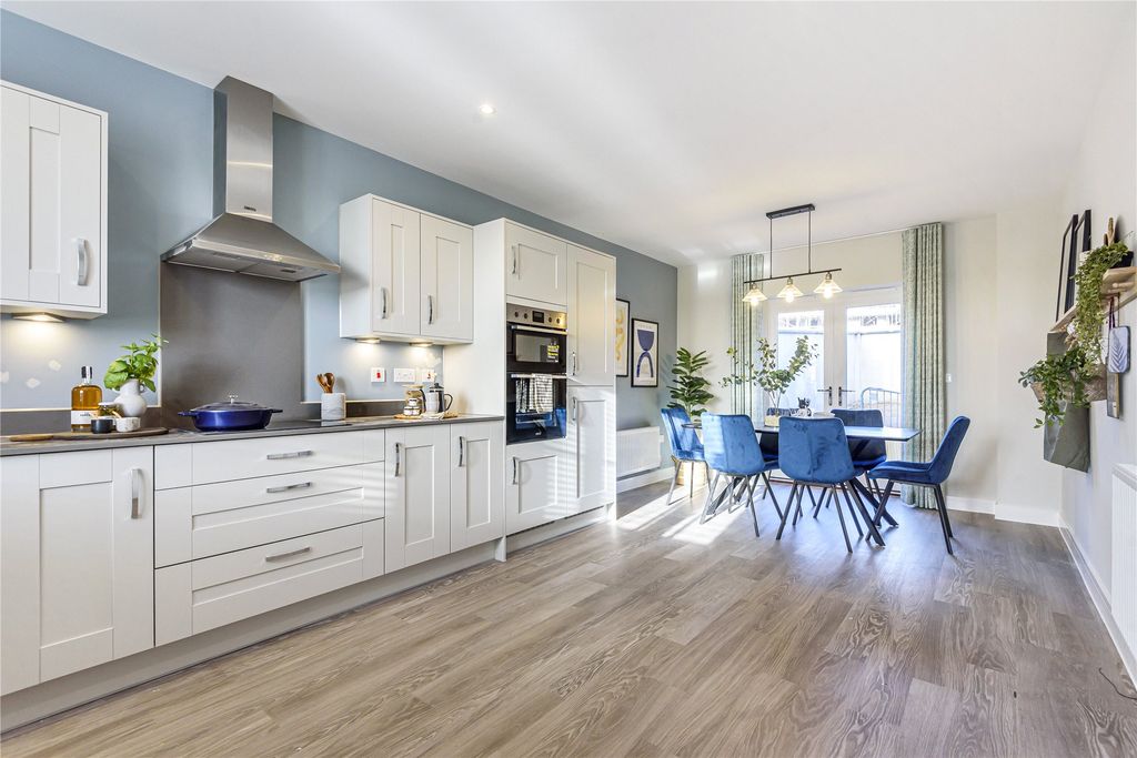 Property photo 2 of 7 Show Home Ex