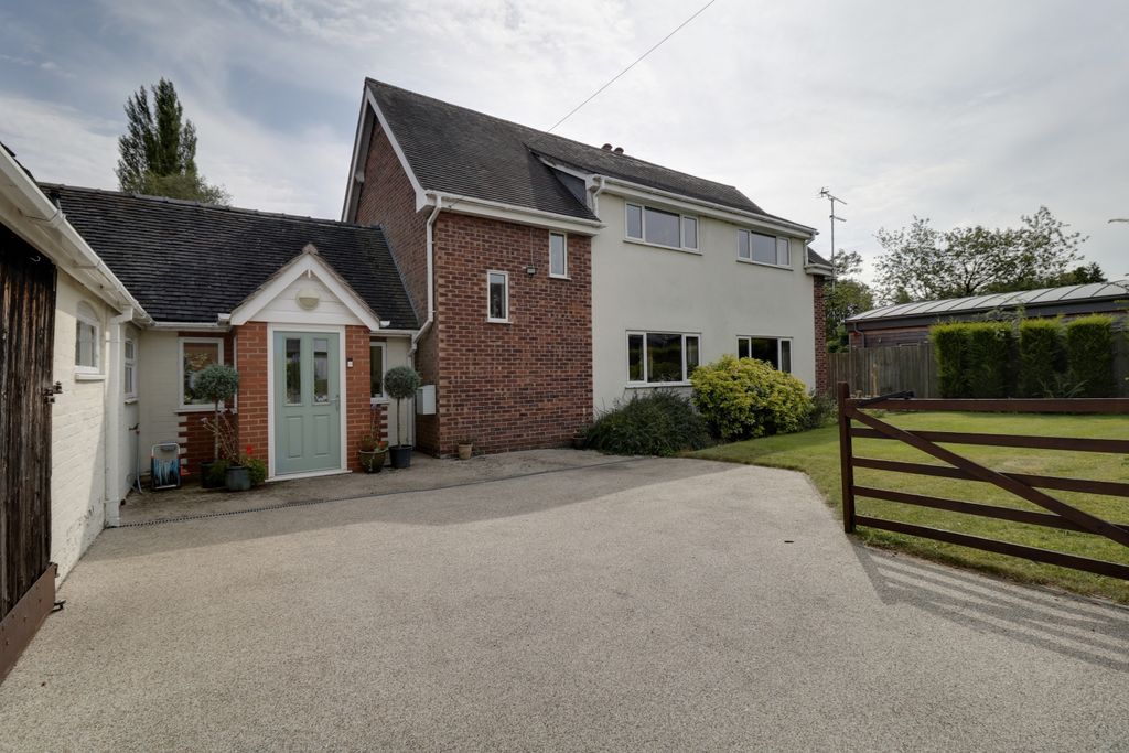 Property photo 3 of 33 Front d