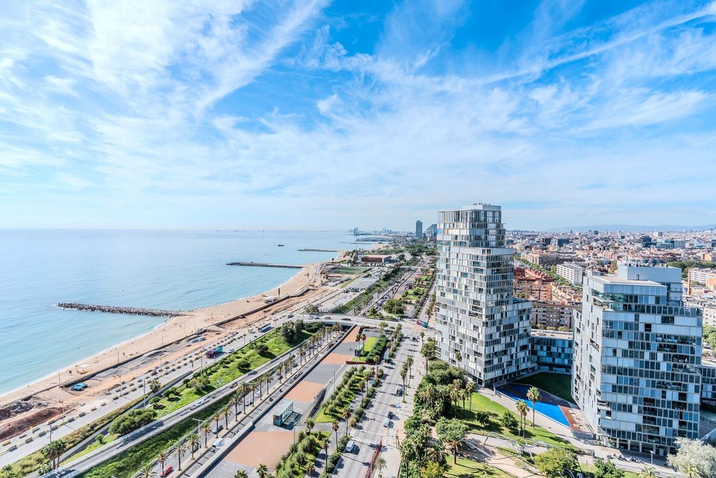 Property photo 2 of 81