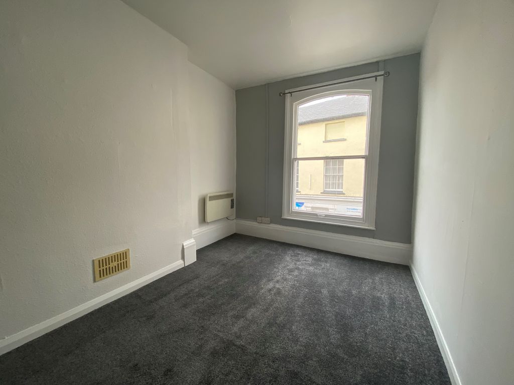 Property photo 3 of 6 Bedroom 1