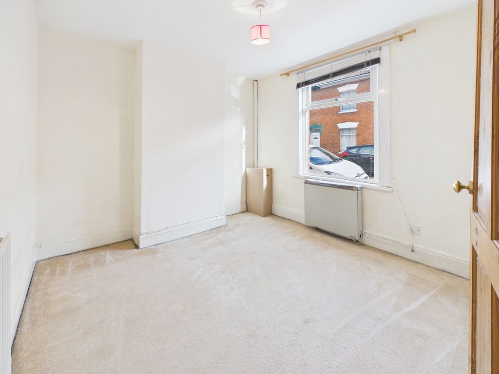 Property photo 3 of 13 Lounge