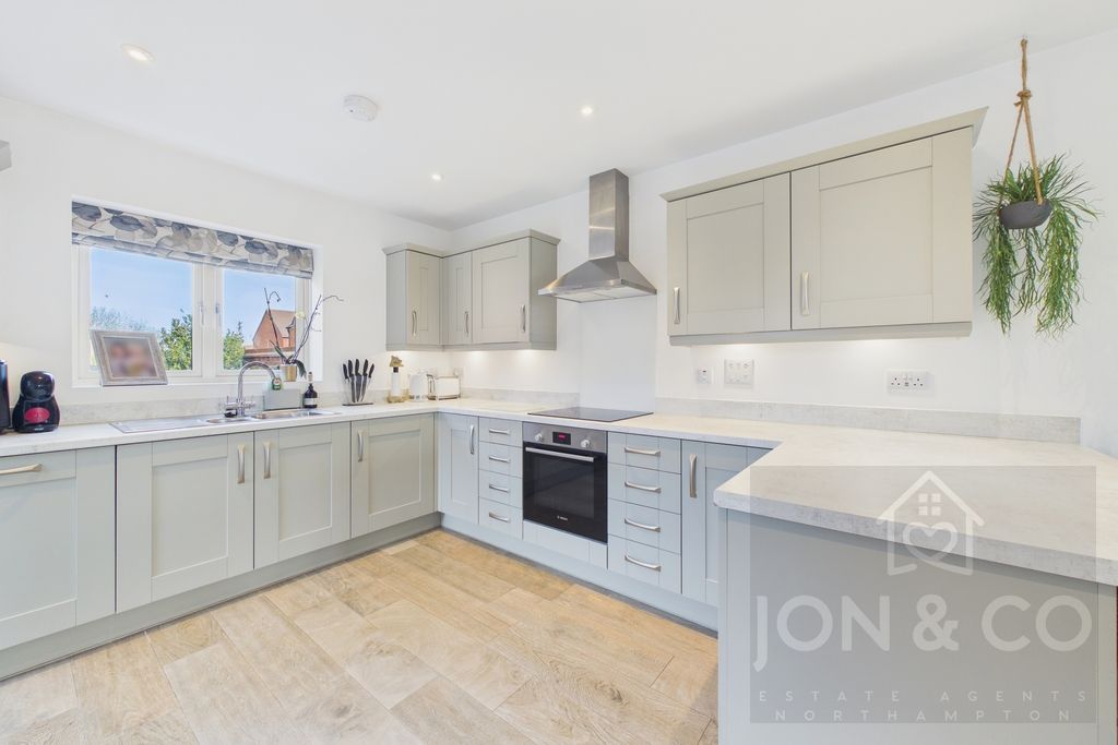 Property photo 3 of 23