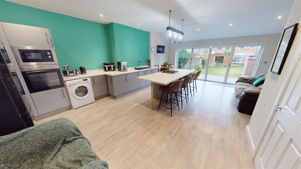 Property photo 3 of 28 Cross Pit Lane Kitchen