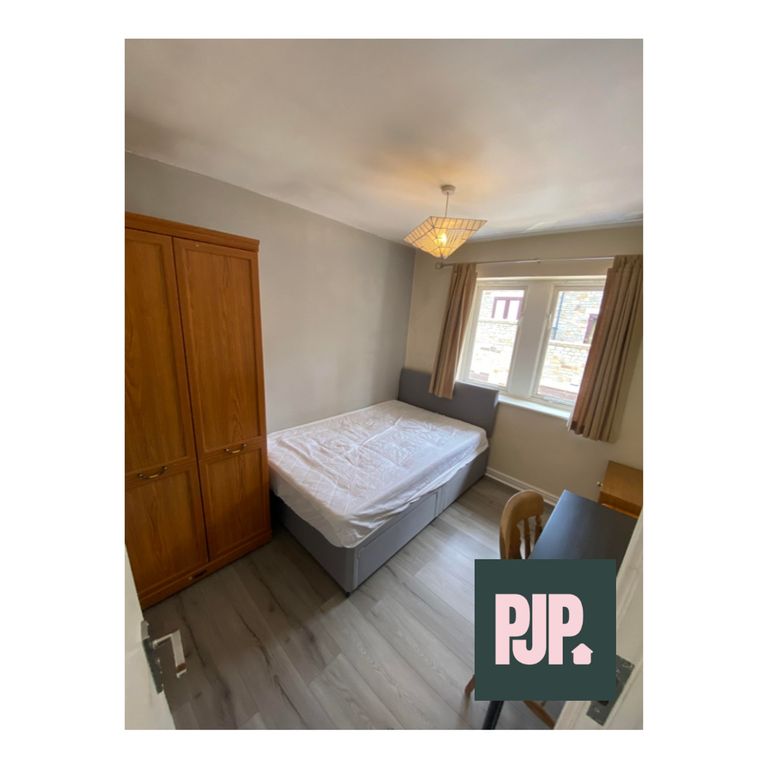 Property photo 1 of 6 A Cozy Double Bedroom Featuring Ample Natural Ligh...