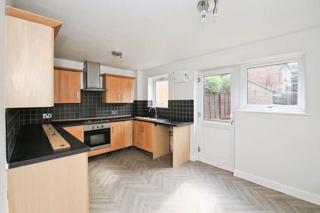 Property photo 2 of 10 Pbox-Img.Jpg