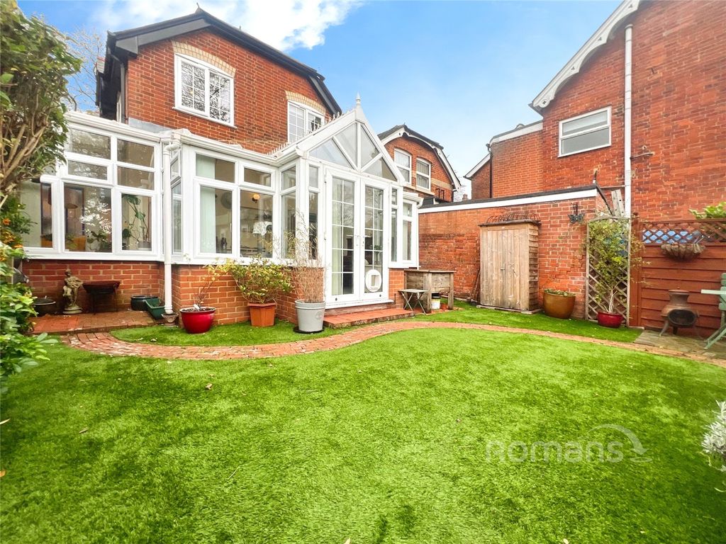 Property photo 2 of 31 Picture No. 24