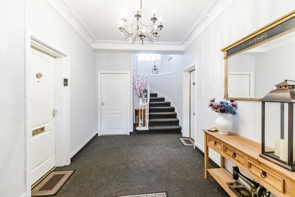 Property photo 2 of 17 Entrance