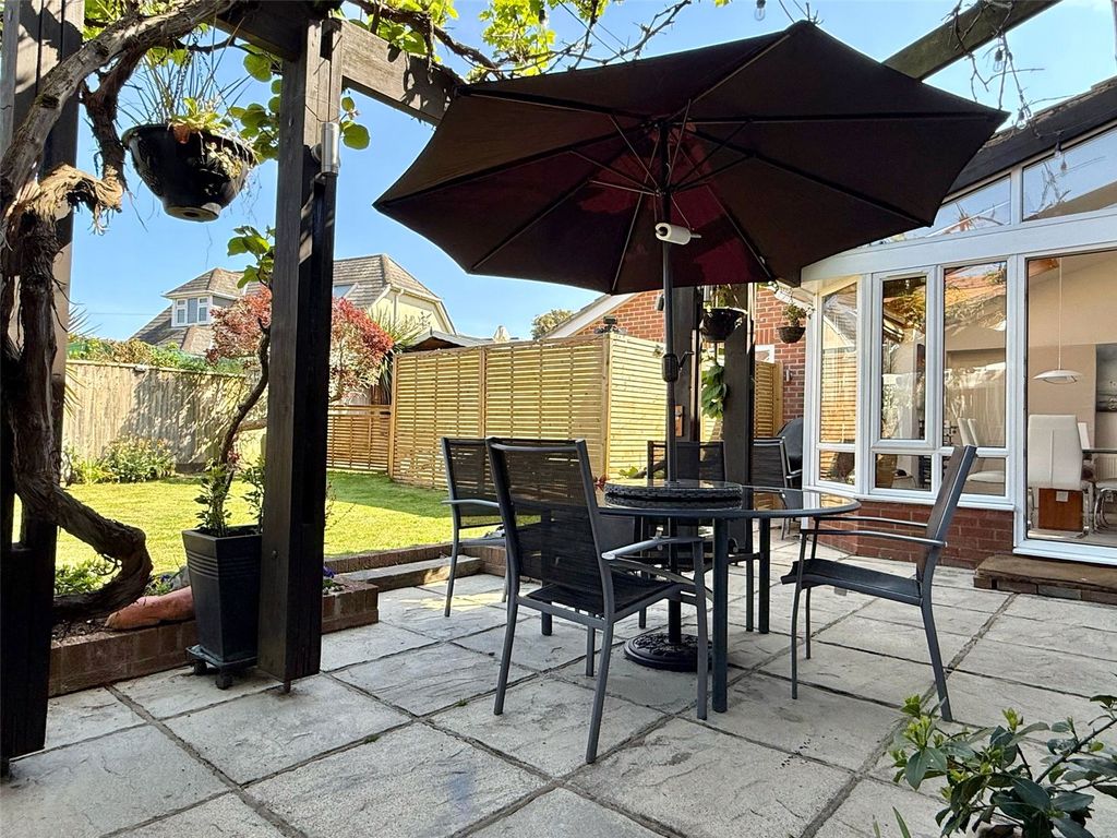 Property photo 2 of 27 Picture No. 32