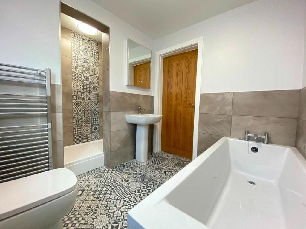 Property photo 2 of 4 Cable Place- Bathroom.Jpg