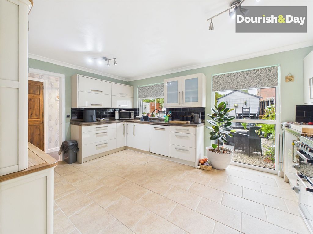 Property photo 2 of 20 Kitchen