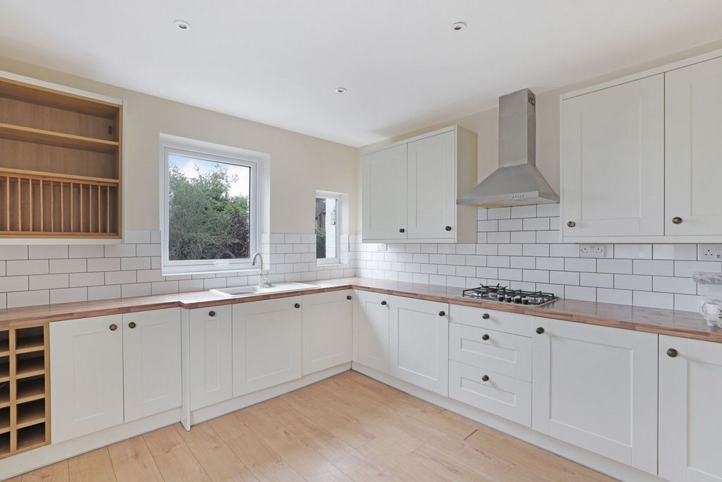 Property photo 2 of 24 Photo 16