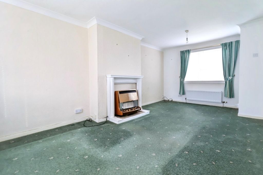 Property photo 2 of 18 Picture No. 12