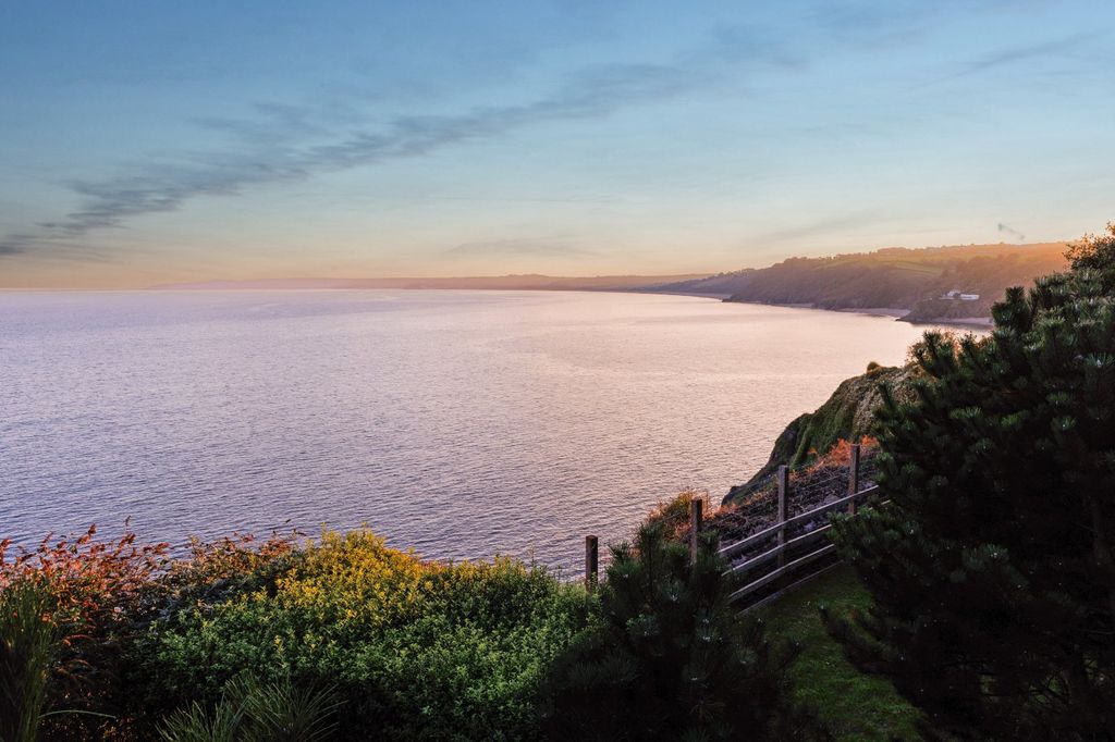 Property photo 2 of 18 Views