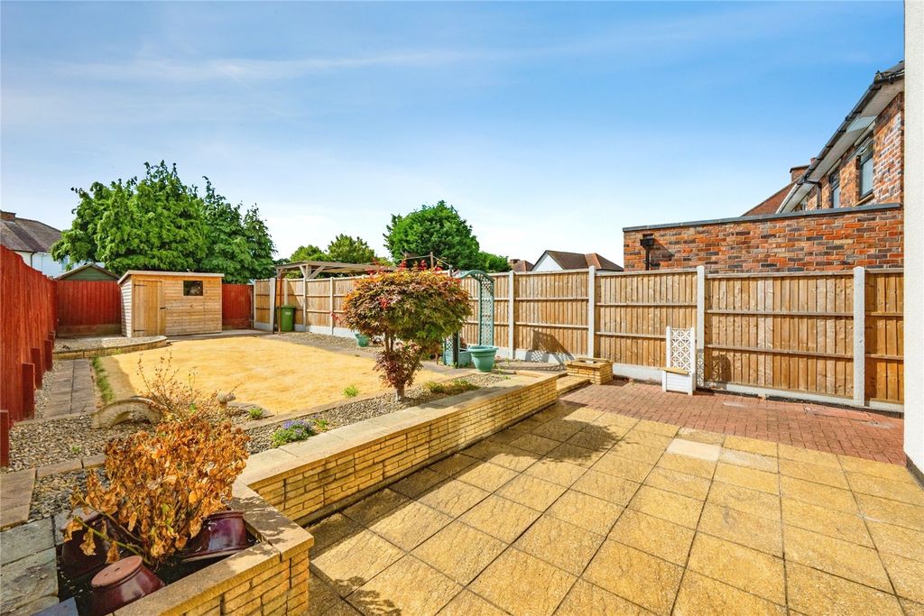 Property photo 2 of 25 Picture No. 15