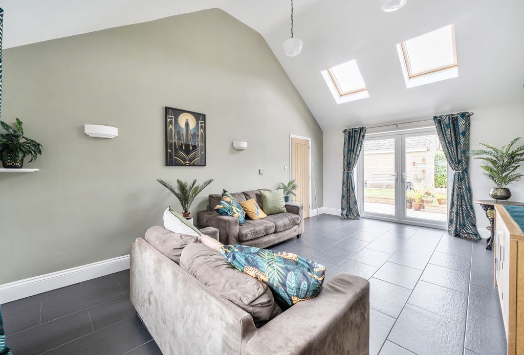 Property photo 2 of 17 1458515-9-6A0734B...