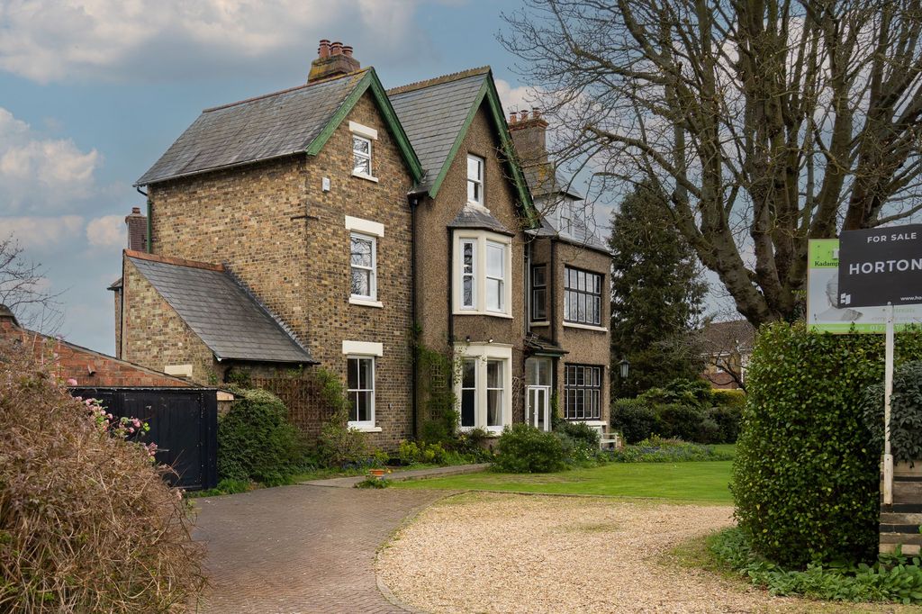 Property photo 2 of 49