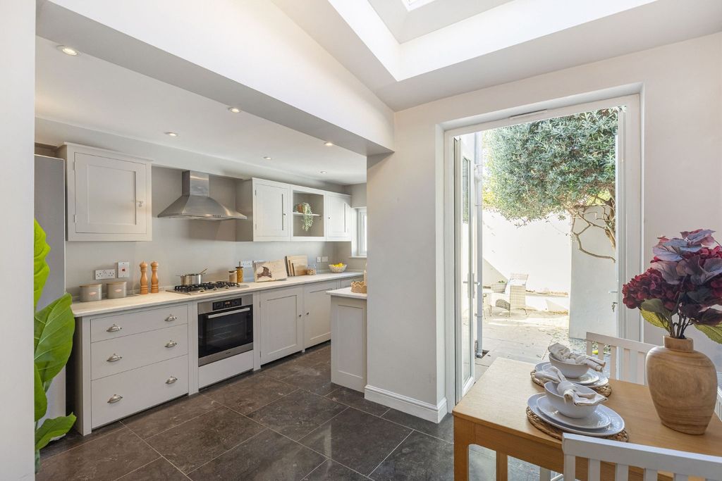 Property photo 3 of 14 5238883