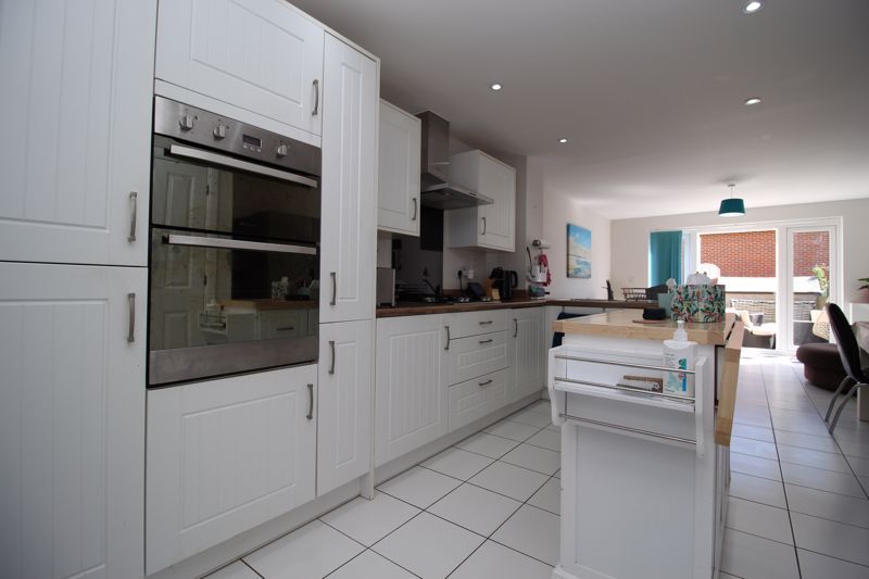 Property photo 2 of 14 Kitchen