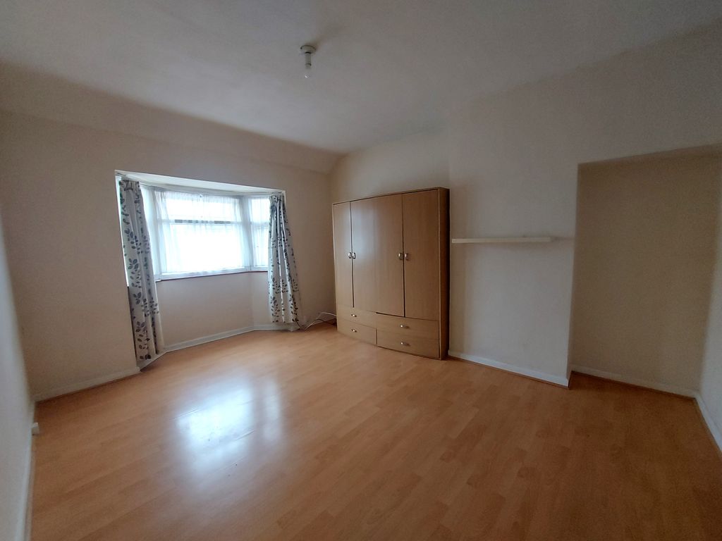 Property photo 3 of 8 Gallery