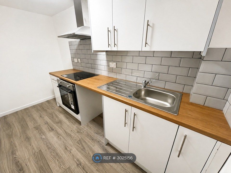 Property photo 3 of 6 Kitchen