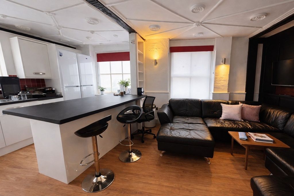 Property photo 2 of 10 Gallery