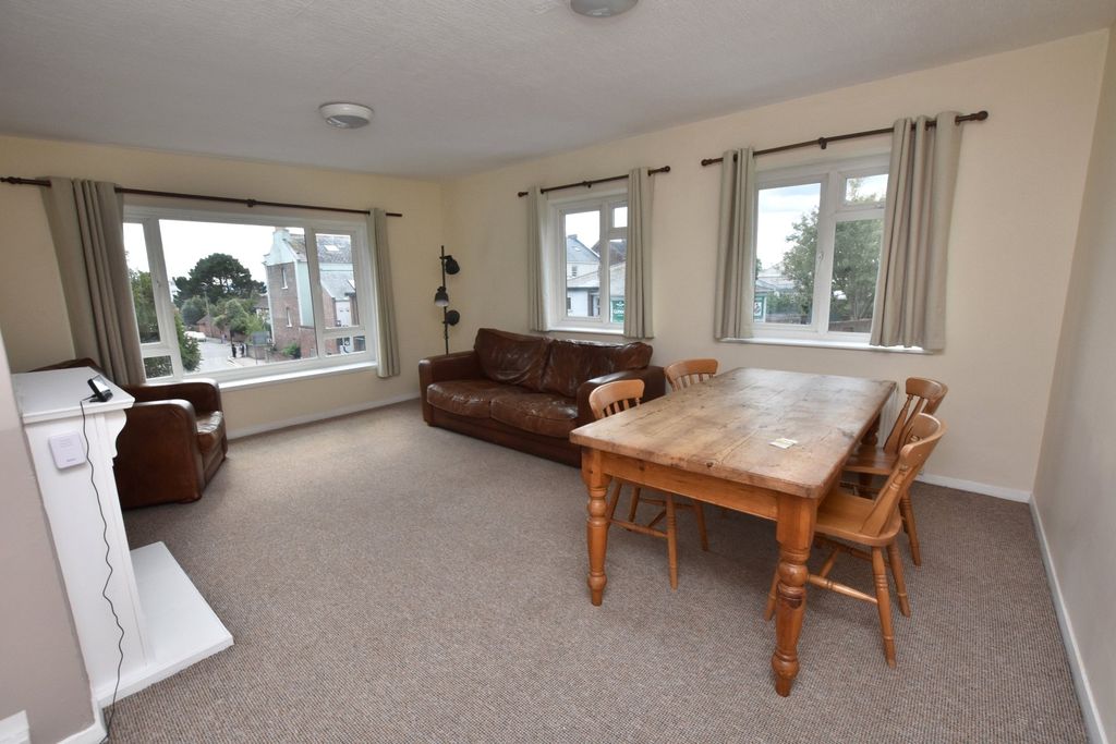 Property photo 2 of 10 Living/Dining Room