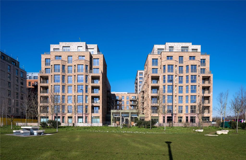 Property photo 2 of 21 External