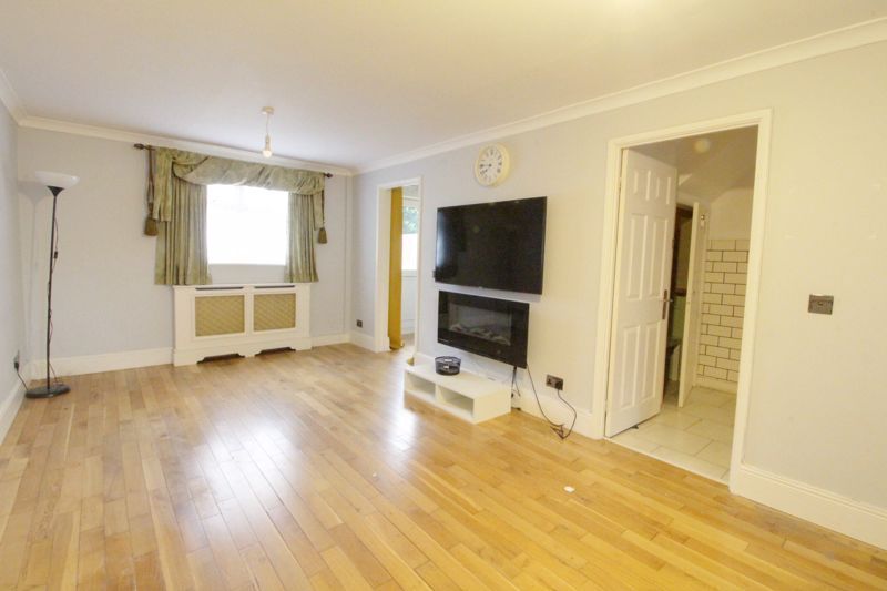 Property photo 3 of 7 Photo 7