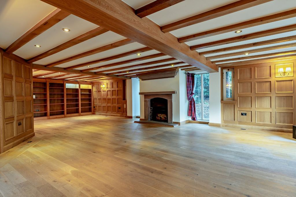 Property photo 3 of 39 Library