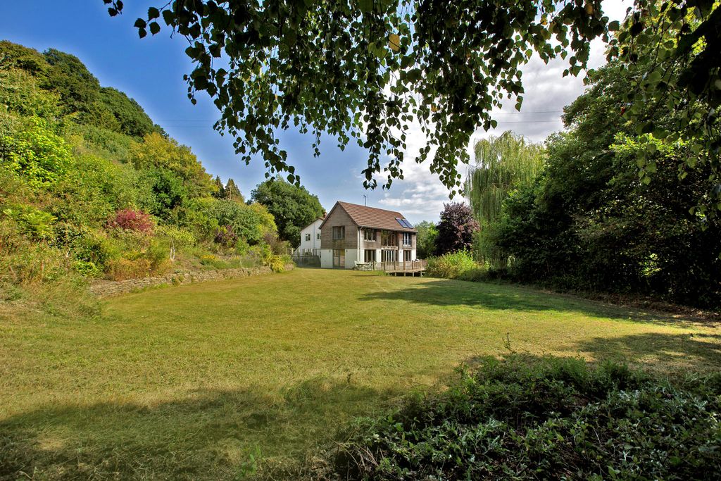 Property photo 1 of 18 Image
