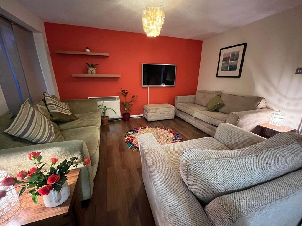 Property photo 1 of 10 Lounge