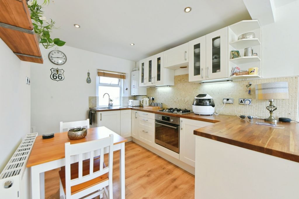 Property photo 2 of 11 Dining Kitchen