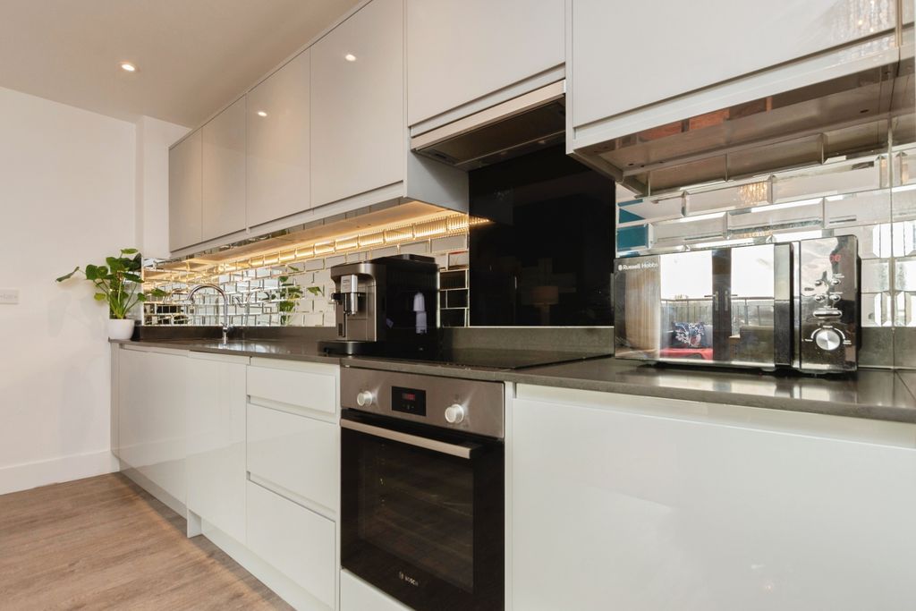 Property photo 3 of 13 Kitchen