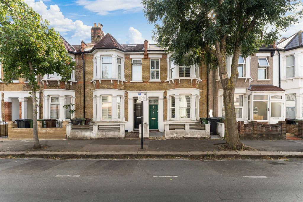 Property photo 1 of 37 Farmilo Road, E17