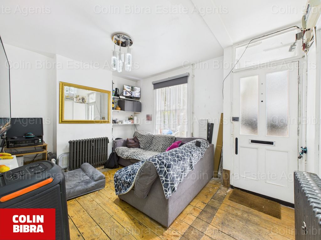 Property photo 2 of 13 Cam04175G0-Pr0050-Still015