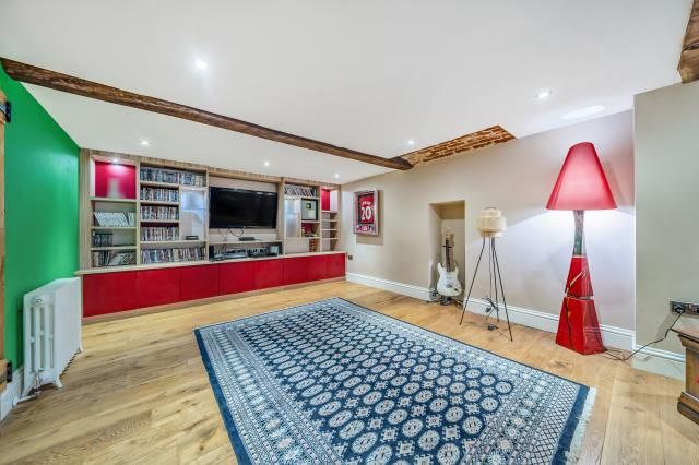 Property photo 2 of 21 Cellar/Games Room