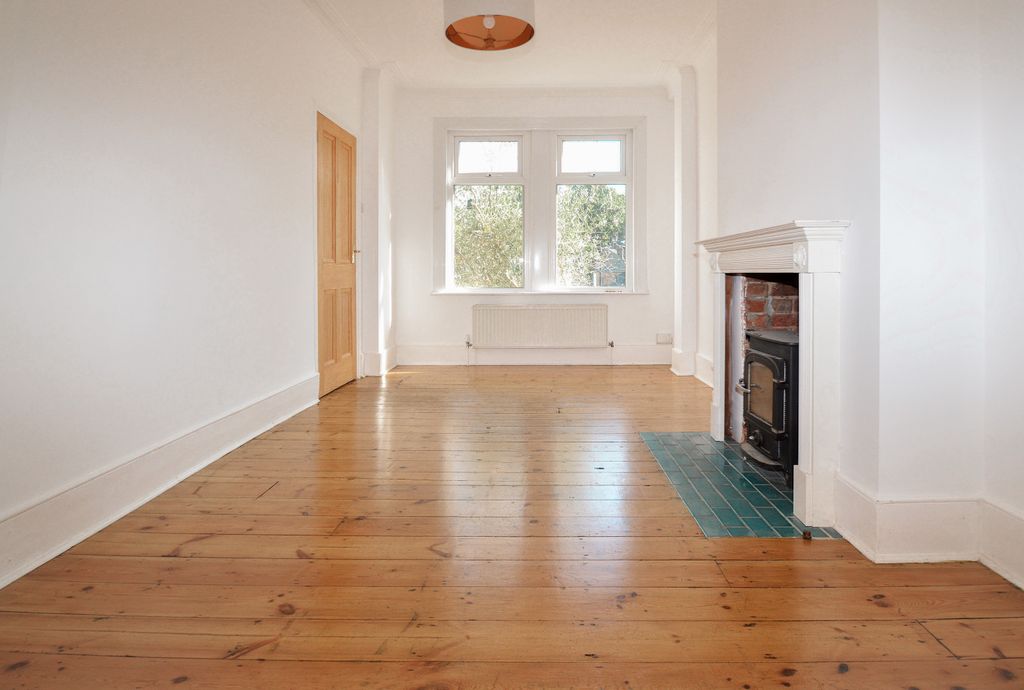 Property photo 2 of 21 Living 2-2