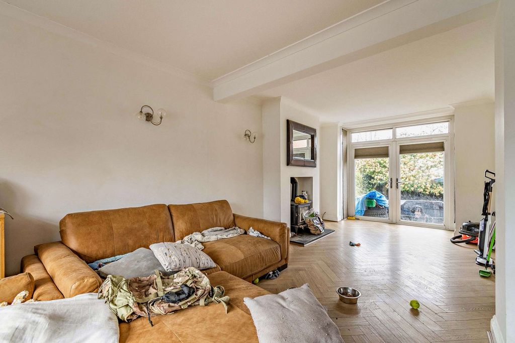 Property photo 3 of 24