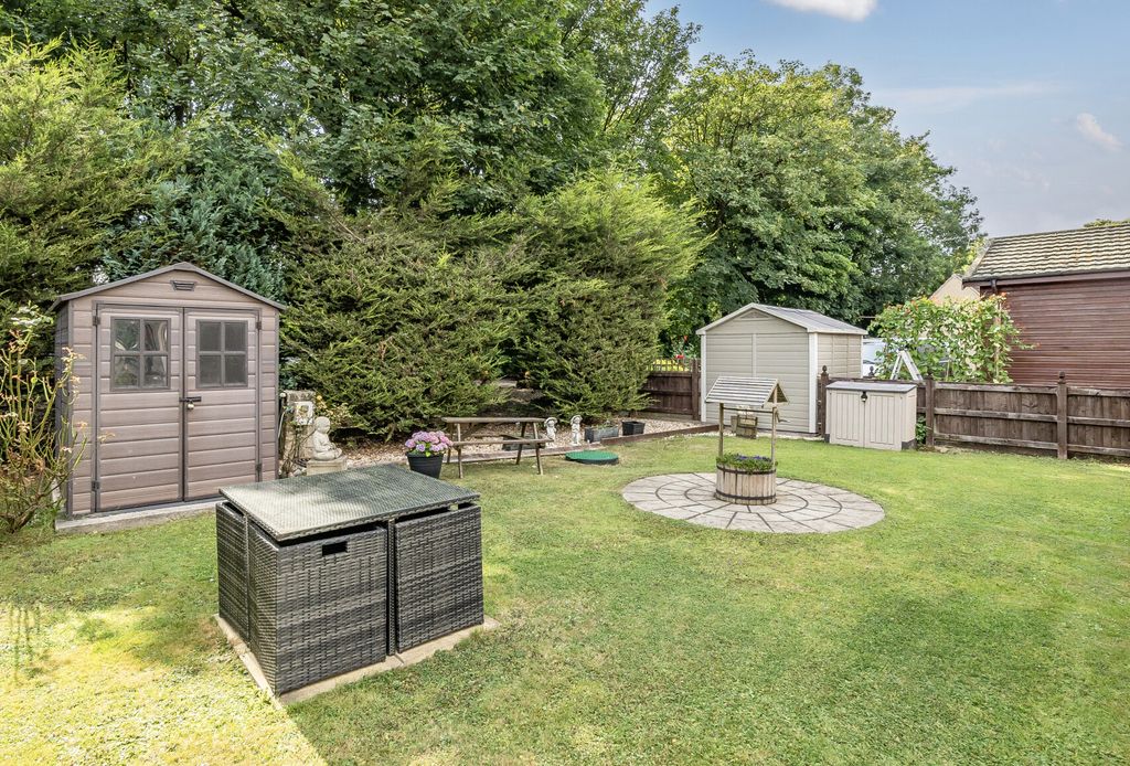 Property photo 3 of 24 1332193-5-688A395...