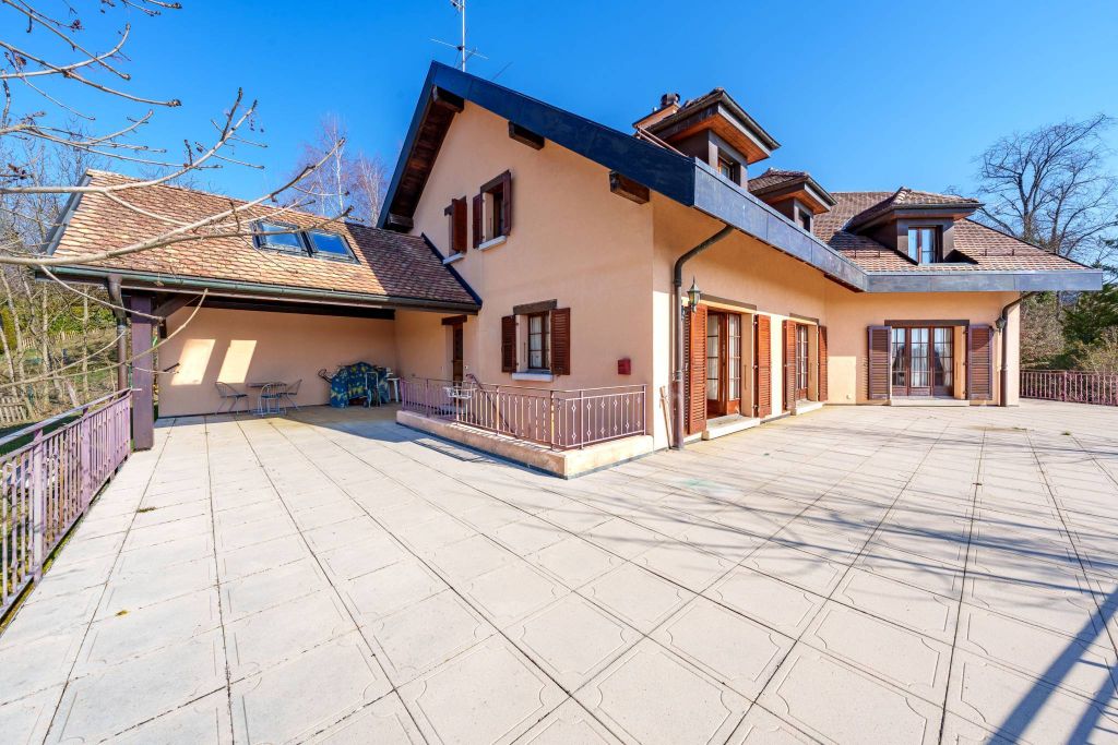 Property photo 1 of 8