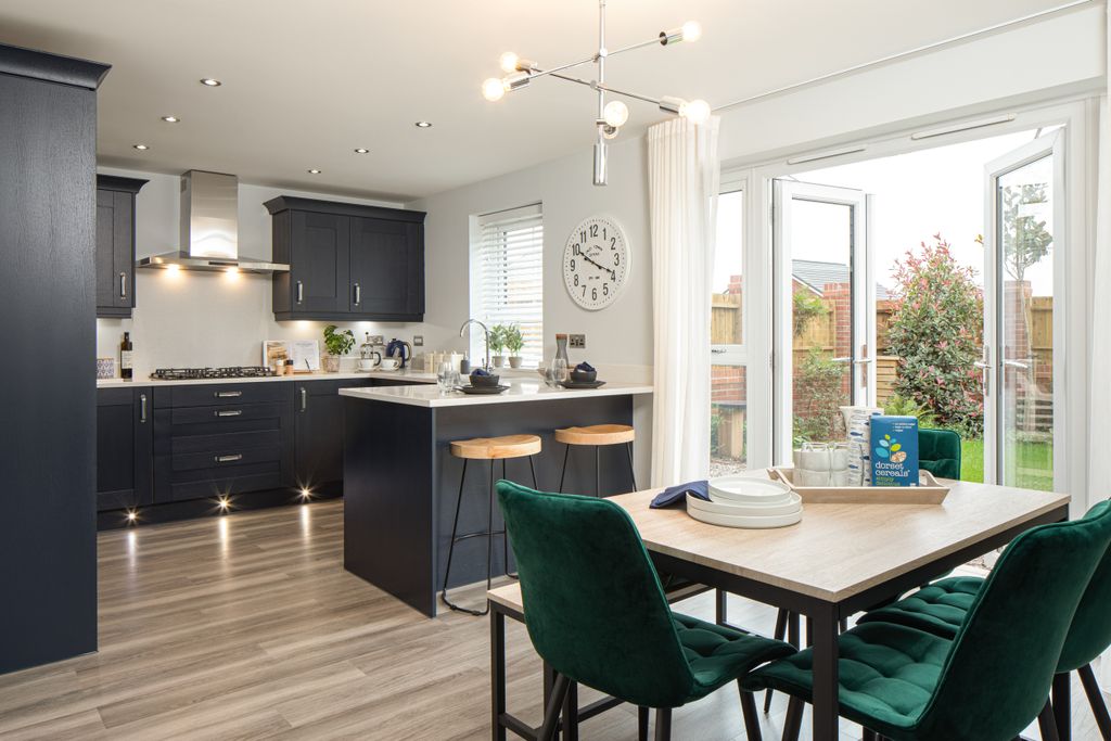 Property photo 1 of 10 Lamberton 5 Bed Kitchen Area