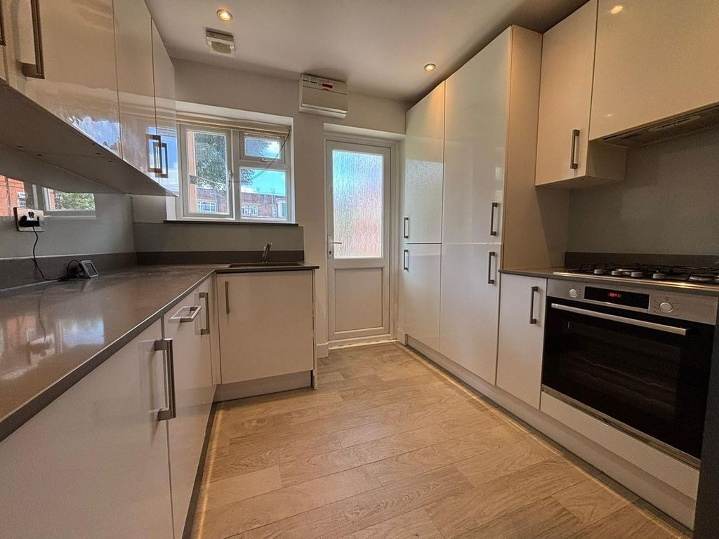 Property photo 2 of 10 Kitchen.Jpg