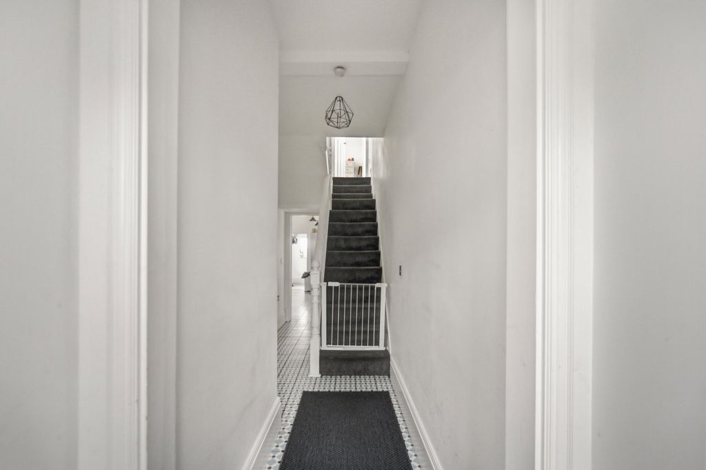 Property photo 3 of 38