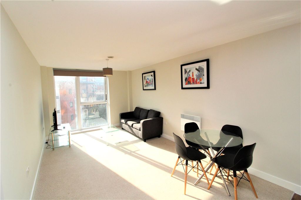 Property photo 2 of 9 Lounge