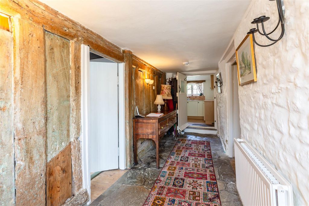 Property photo 3 of 27 Entrance Hall.Jpg