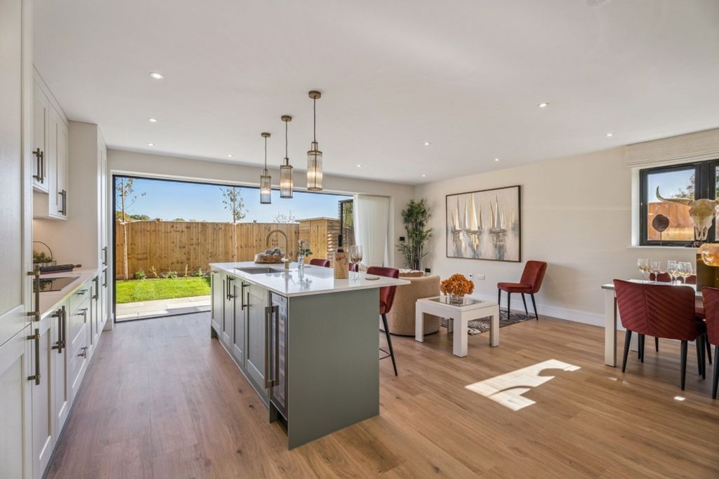 Property photo 2 of 19 Kitchen