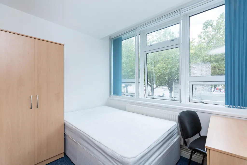 Apartment in Portsmouth, Somers Town - View 6