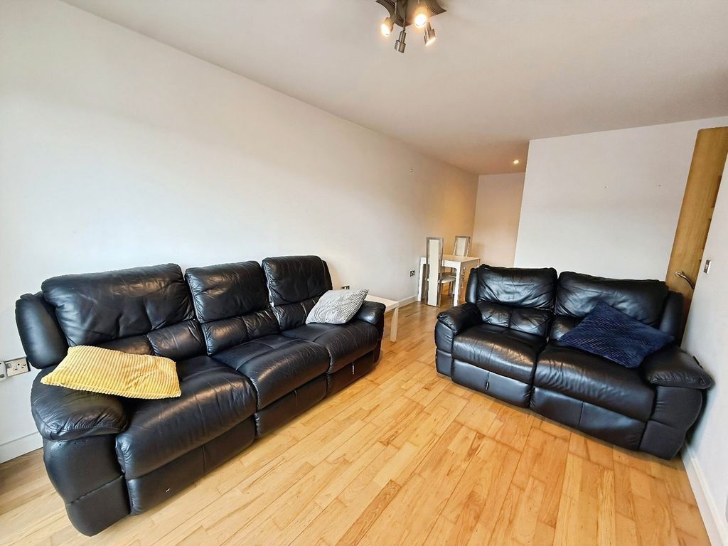 Property photo 2 of 7 Picture No. 17