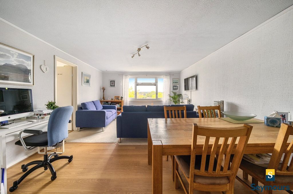 Property photo 2 of 13 Living/Dining