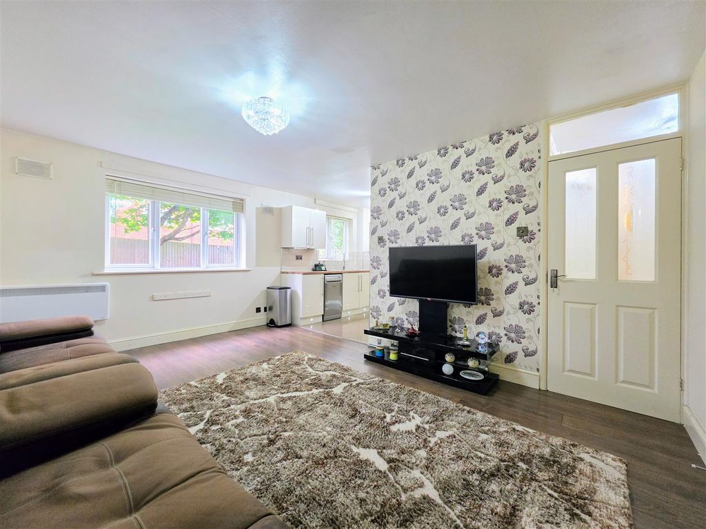 Property photo 3 of 9